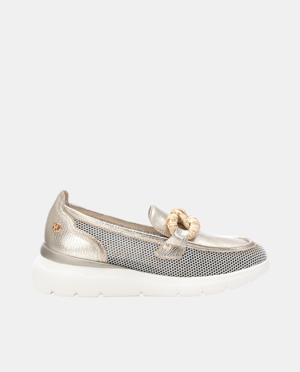 Imagen 0 de Mocasín de mujer, en piel con lateral y puntera diseñado en rejilla