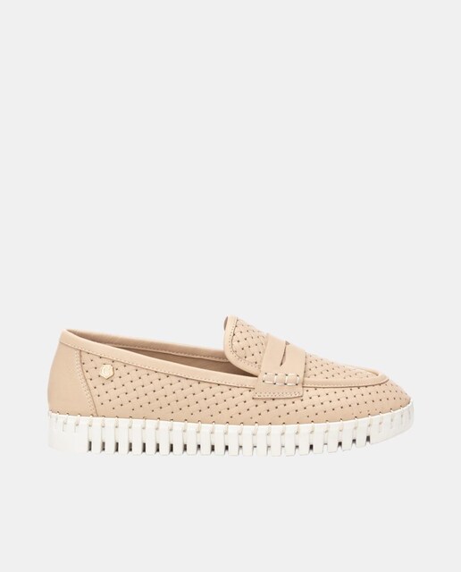 Imagen 0 de Mocasín de mujer, en piel con diseño calado