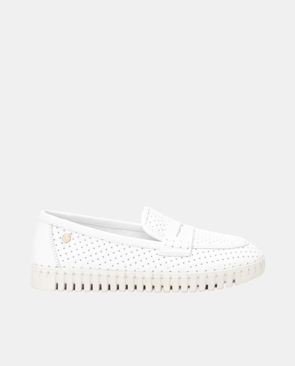 Imagen 0 de Mocasín de mujer, en piel con diseño calado