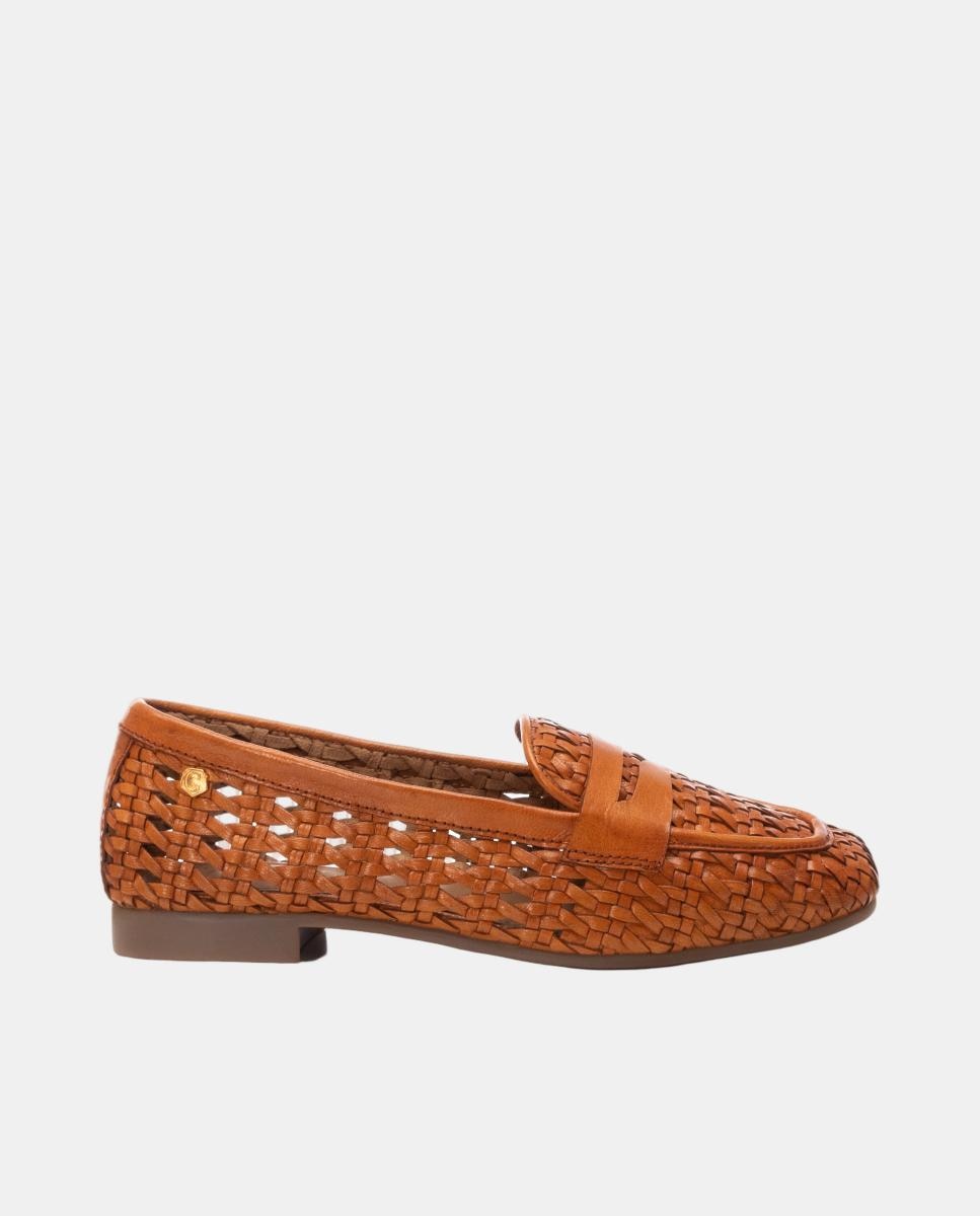Imagen 0 de Mocasín de mujer, en piel con diseño entrelazado