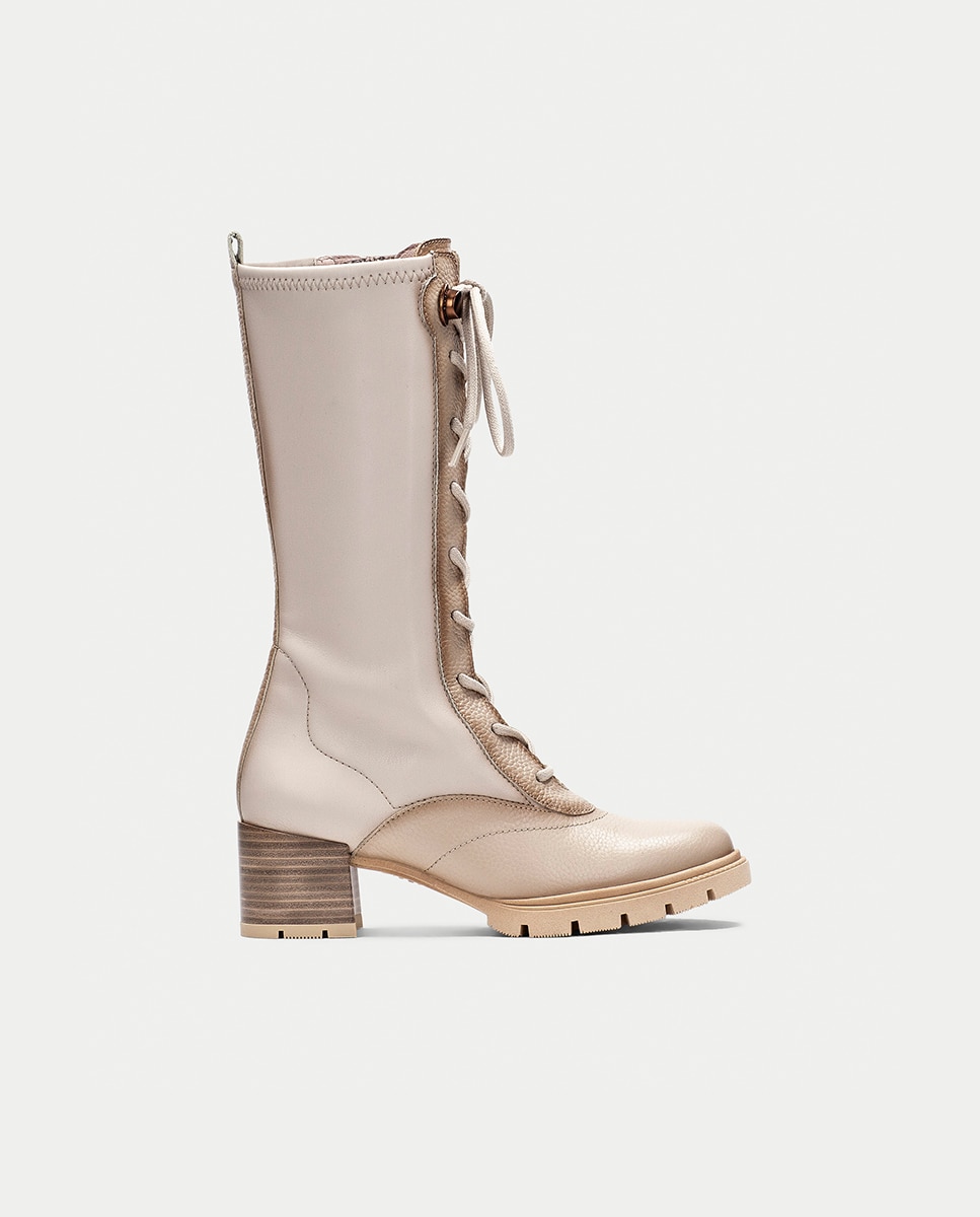Imagen 0 de Bota de mujer Hispanitas estilo militar y suela track