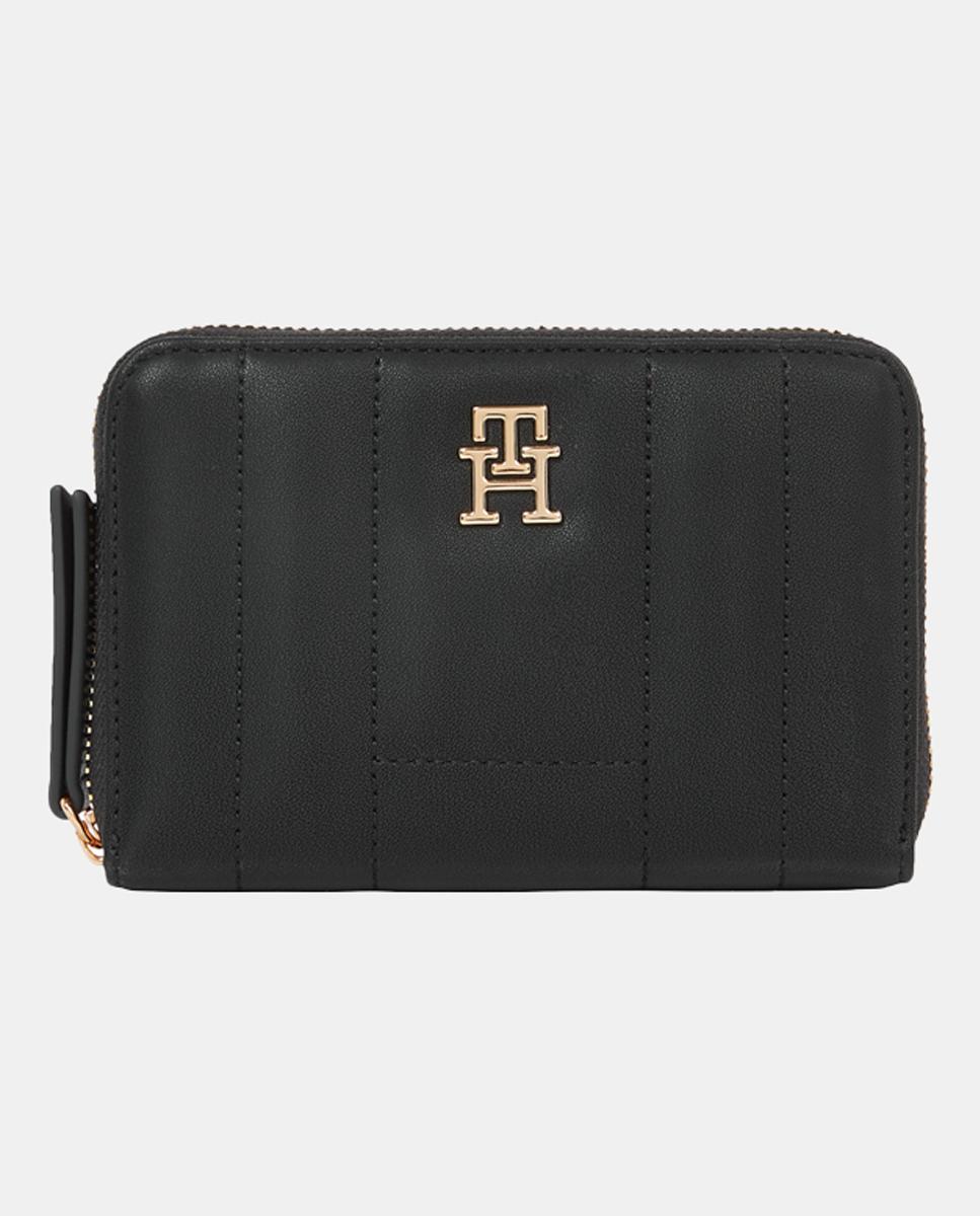 Imagen 0 de Cartera mediana en color negro con diseño acolchado