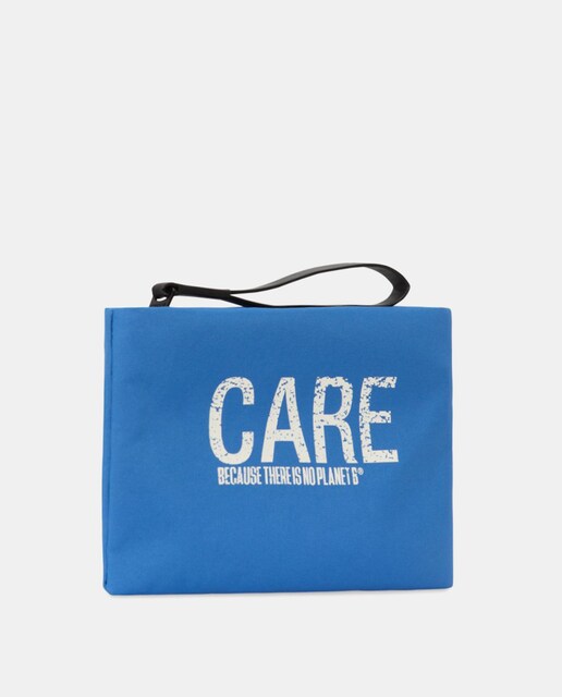 Imagen 0 de Pouch de materiales reciclados en azul con mensaje