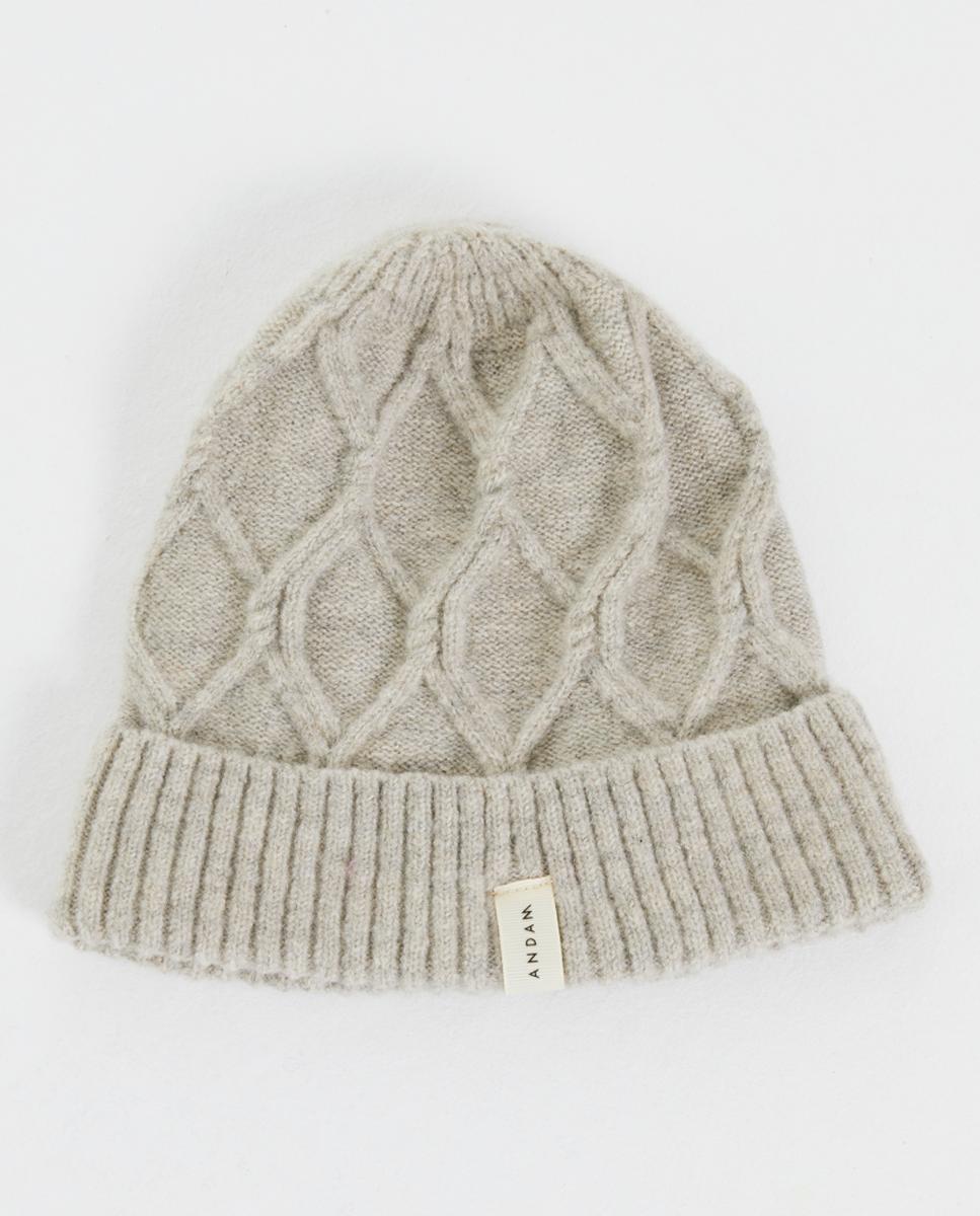 Imagen 0 de Gorro de mujer de punto con estructura trenzada