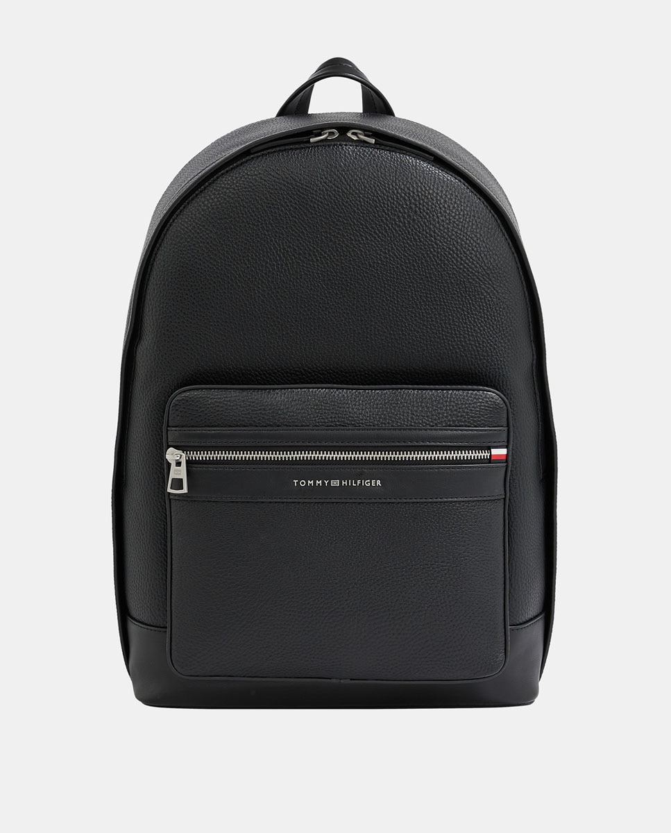 Imagen 0 de Mochila de hombre en ecopiel con bolsillo exterior y logotipo en la parte frontal