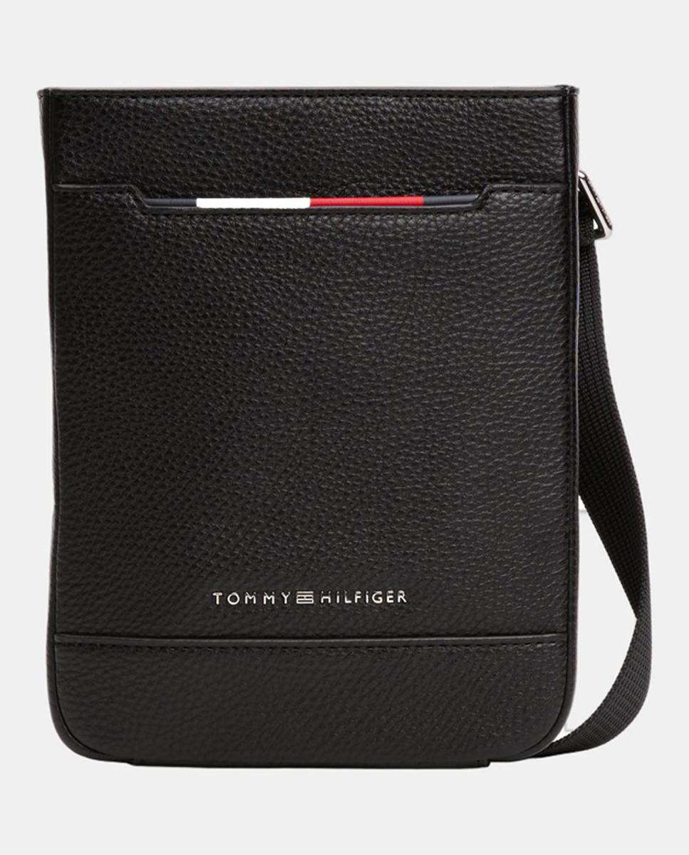 Imagen 0 de Bolso estilo mini crossover de hombre en color negro de Tommy Hilfiger