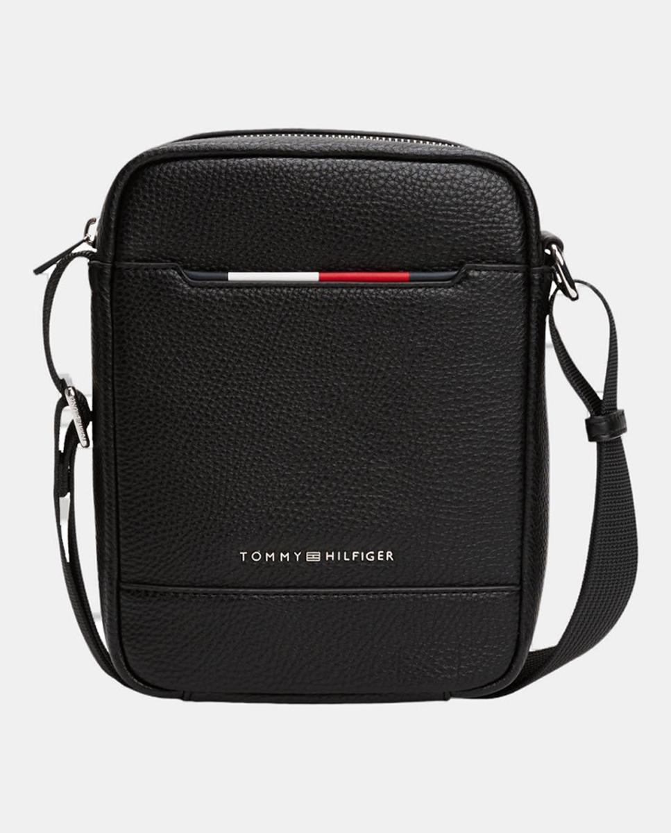 Imagen 0 de Bolso estilo reporter mini de hombre de Tommy Hilfiger en color negro