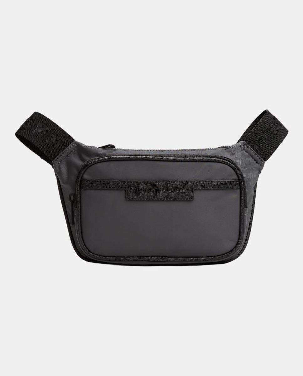 Imagen 0 de Riñonera de hombre de poliéster reciclado con bandolera ajustble y bolsillo exterior
