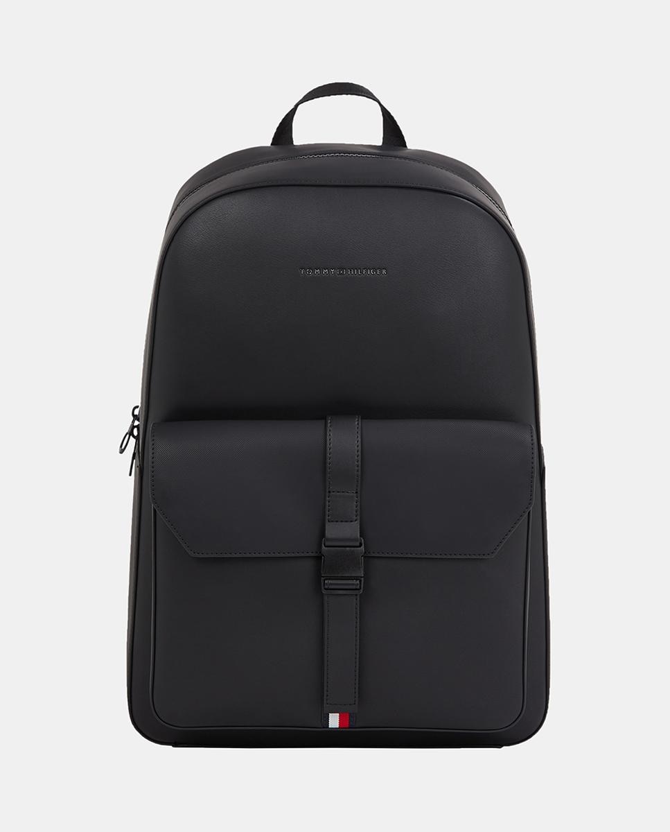 Imagen 0 de Mochila de hombre en ecopiel  con bolsillo exterior y logotipo en la parte frontal