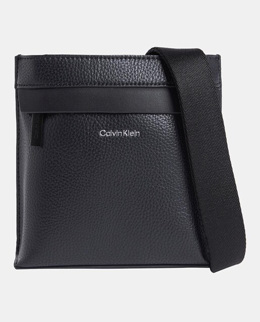 Imagen 0 de Bolso bandolera plana con doble cremallera Calvin Klein de hombre.