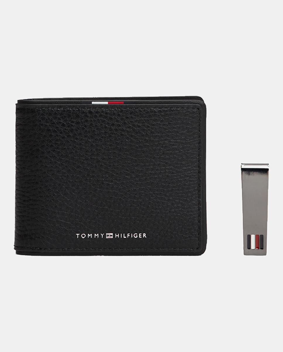 Imagen 0 de Billetera de hombre en negro con bandera y textura grabada de Tommy Hilfiger
