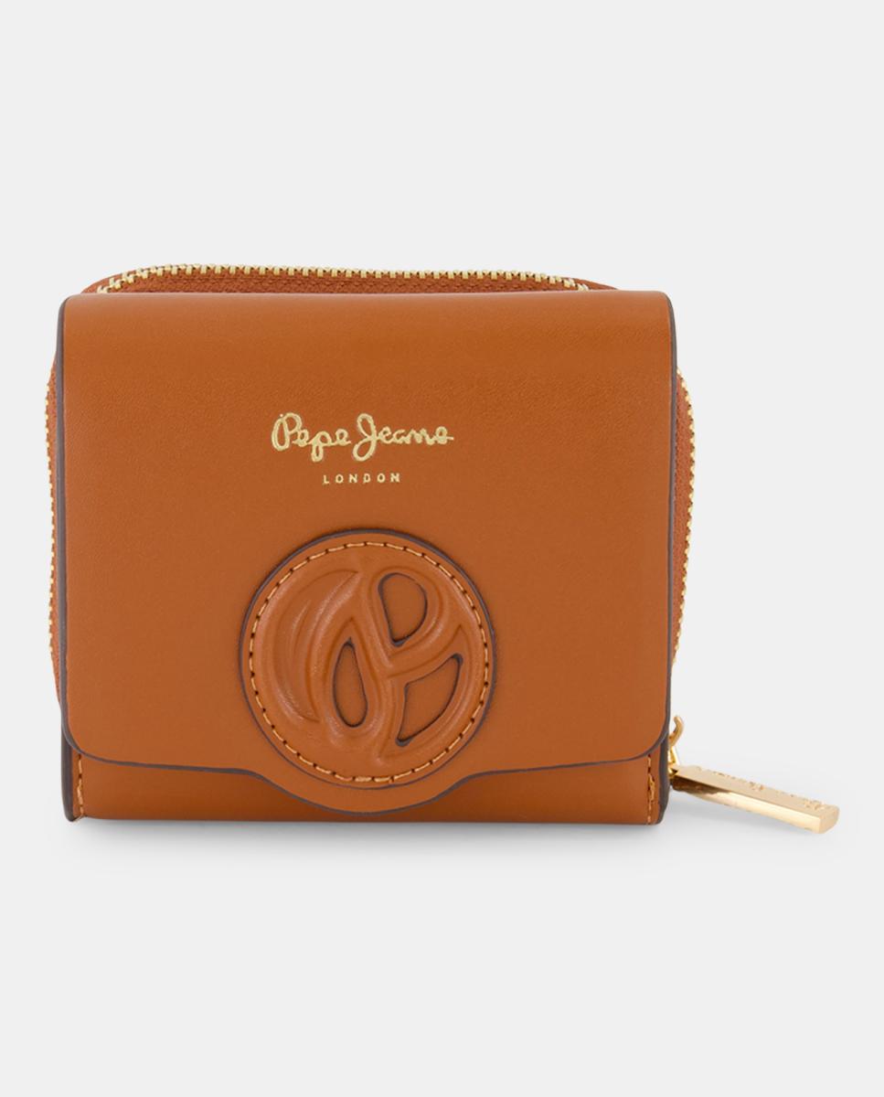 Imagen 0 de Cartera de mujer con solapa y logo monograma "P" en delantero