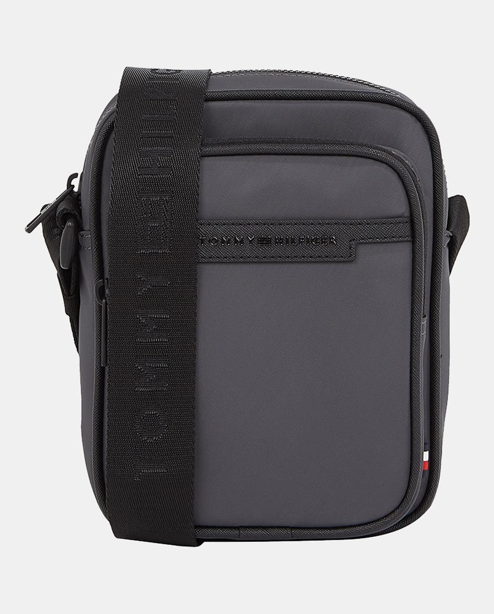 Imagen 0 de Bandolera estilo mini reporter de hombre de poliéter reciclado con bolsillo exterior