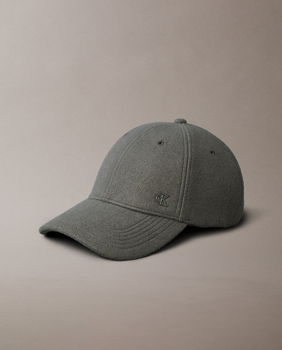 Imagen 0 de Gorra de felpa con logo metálico Calvin Klein de hombre.