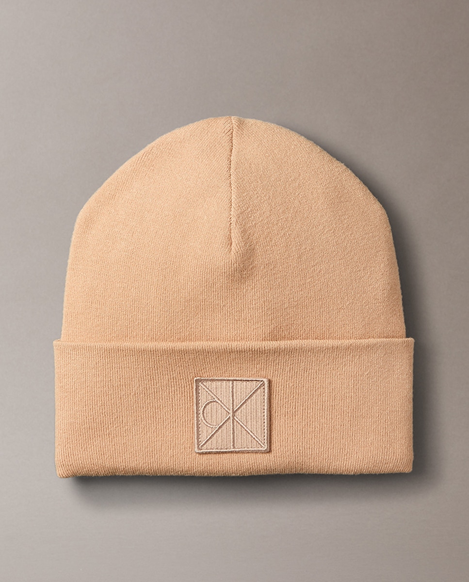 Imagen 0 de Gorro Hombre con parche CK