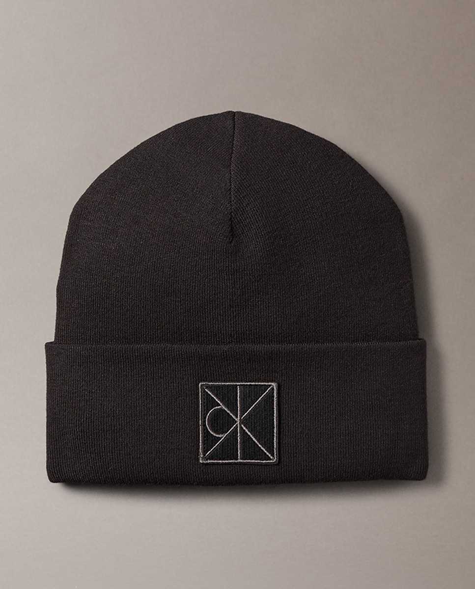 Imagen 0 de Gorro Hombre con parche CK