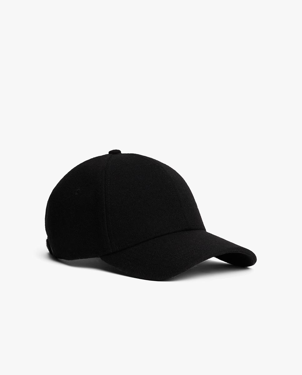 Imagen 0 de Gorra de caballero lisa con logo metálico