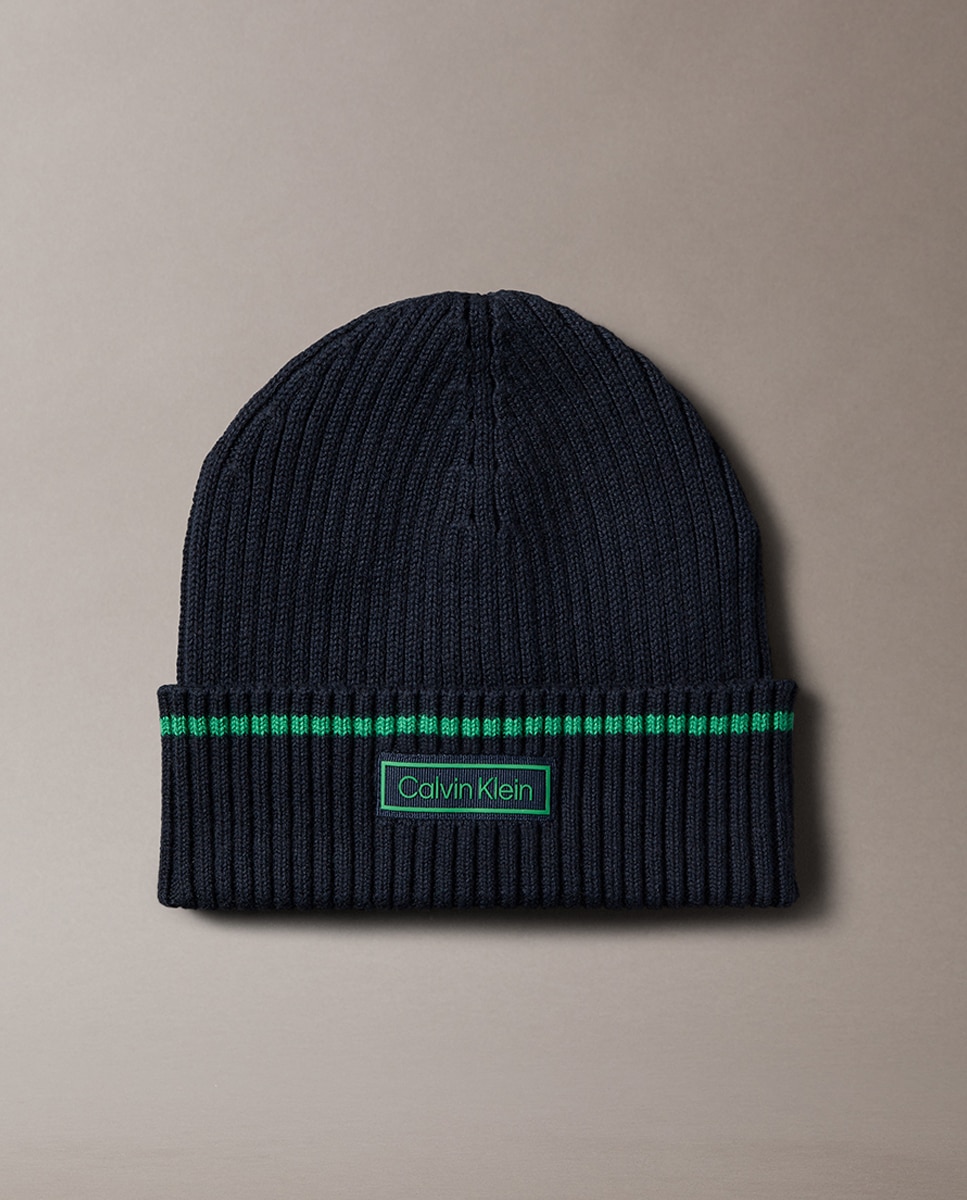 Imagen 0 de Gorro de punto con logo en parche Calvin Klein de hombre.