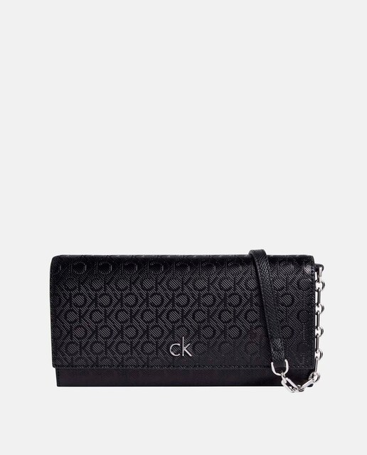 Imagen 0 de Bolso bandolera pequeño con logo CK metálico en el frontal