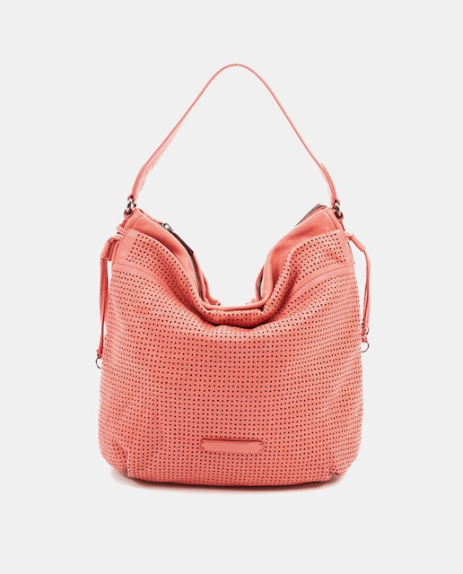 Imagen 0 de Bolso de hombro tipo hobo de piel troquelada en coral