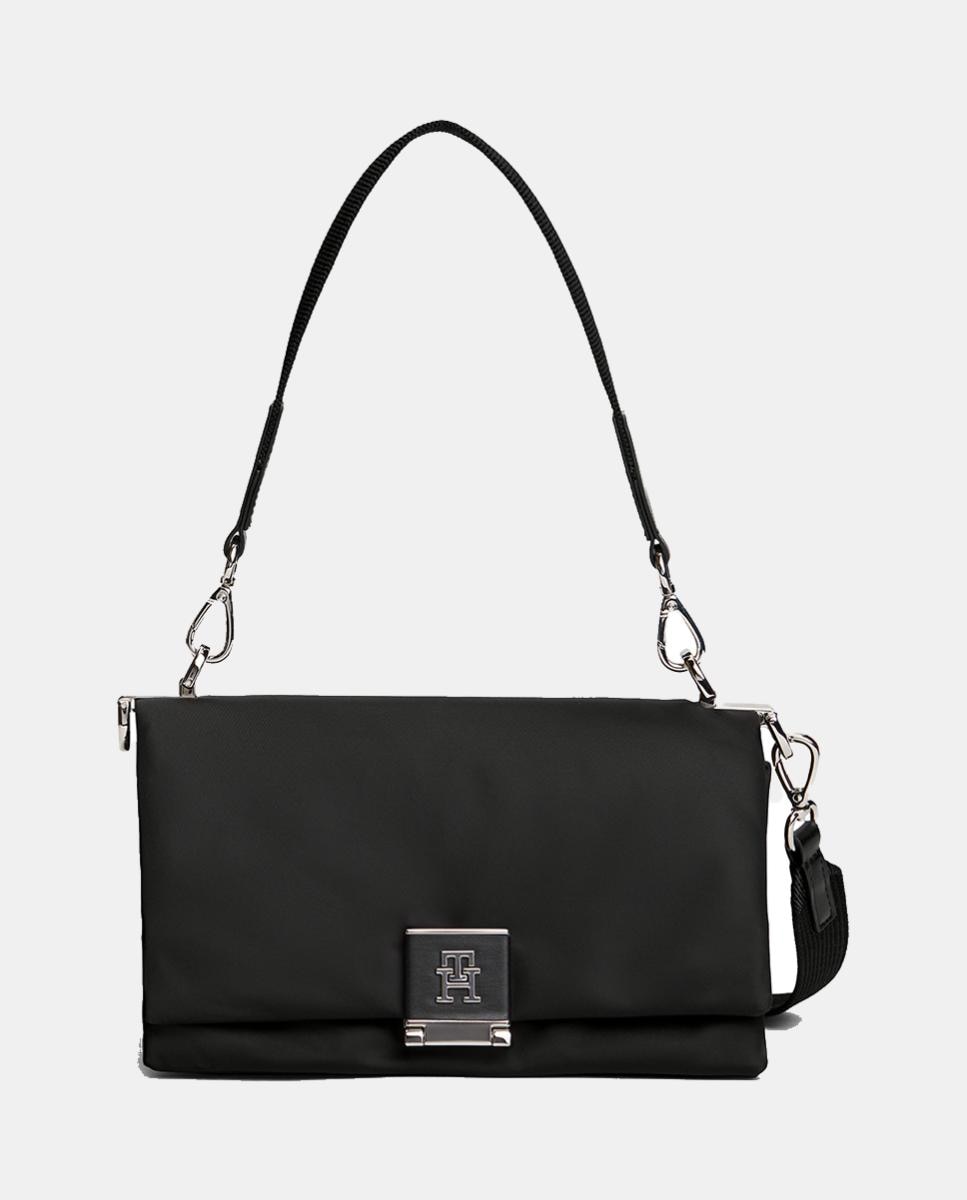Imagen 0 de Bolso estilo shoulder bag en color negro con broche metálico de Tommy Hilfiger