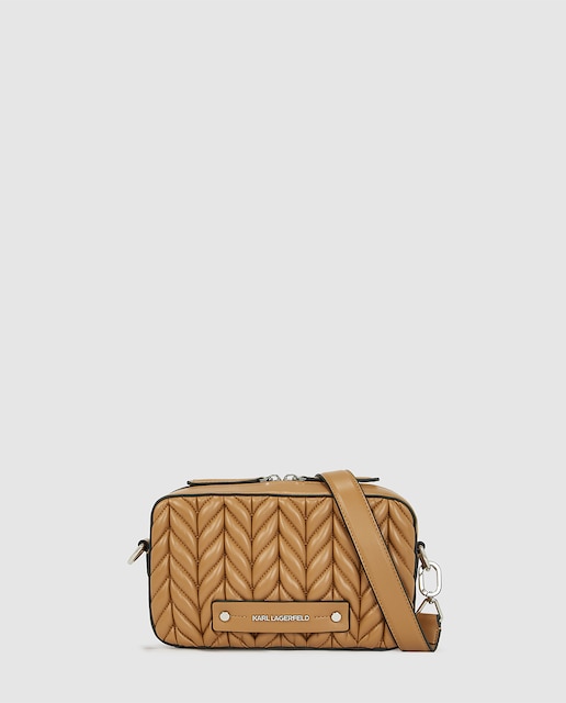 Imagen 0 de Bolso bandolera de mujer diseño trenzado suave y acolchado que capta la atención.