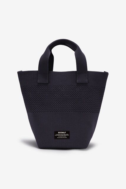 Imagen 0 de El bolso mini Tika bucket  forma parte de nuestra Colección Hilo del mar, elaborada con botellas de plástico recicladas