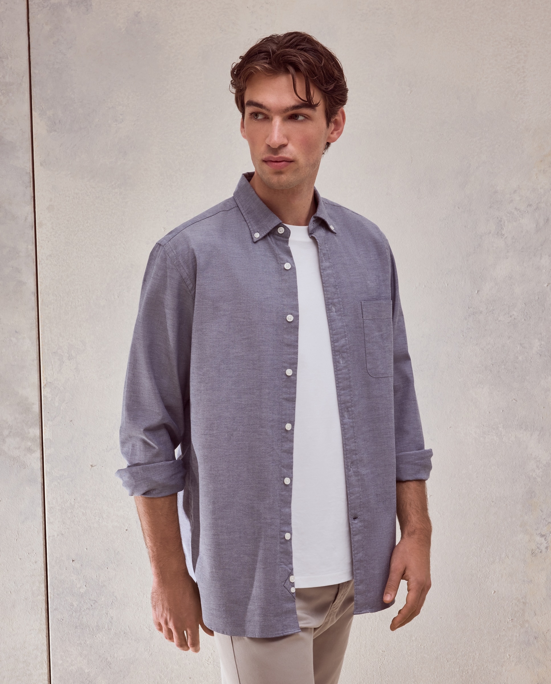 Imagen 0 de Camisa regular fit de oxford stretch lisa de hombre  Azul marino