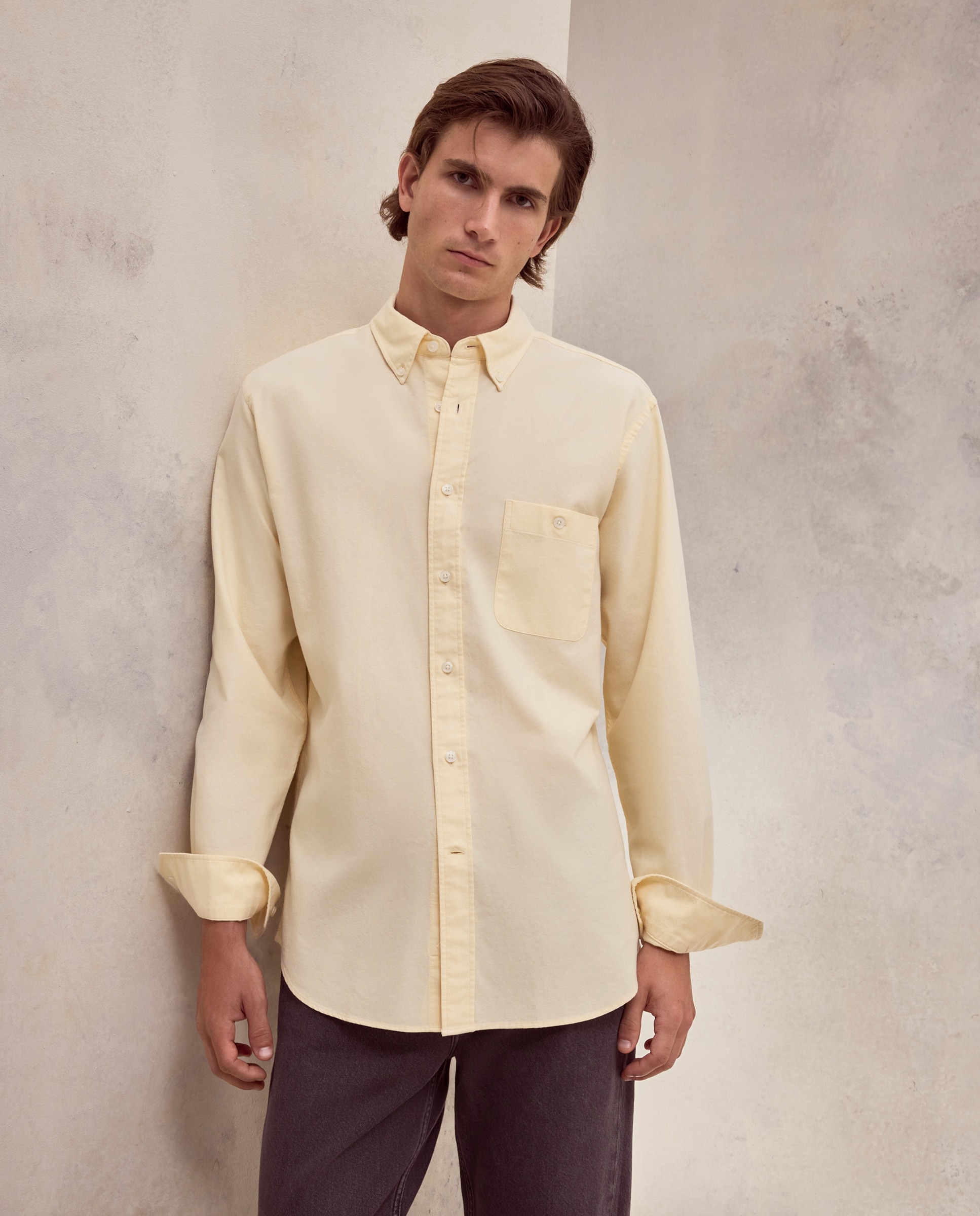 Imagen 0 de Camisa de oxford con tejido confort lisa. Amarillo