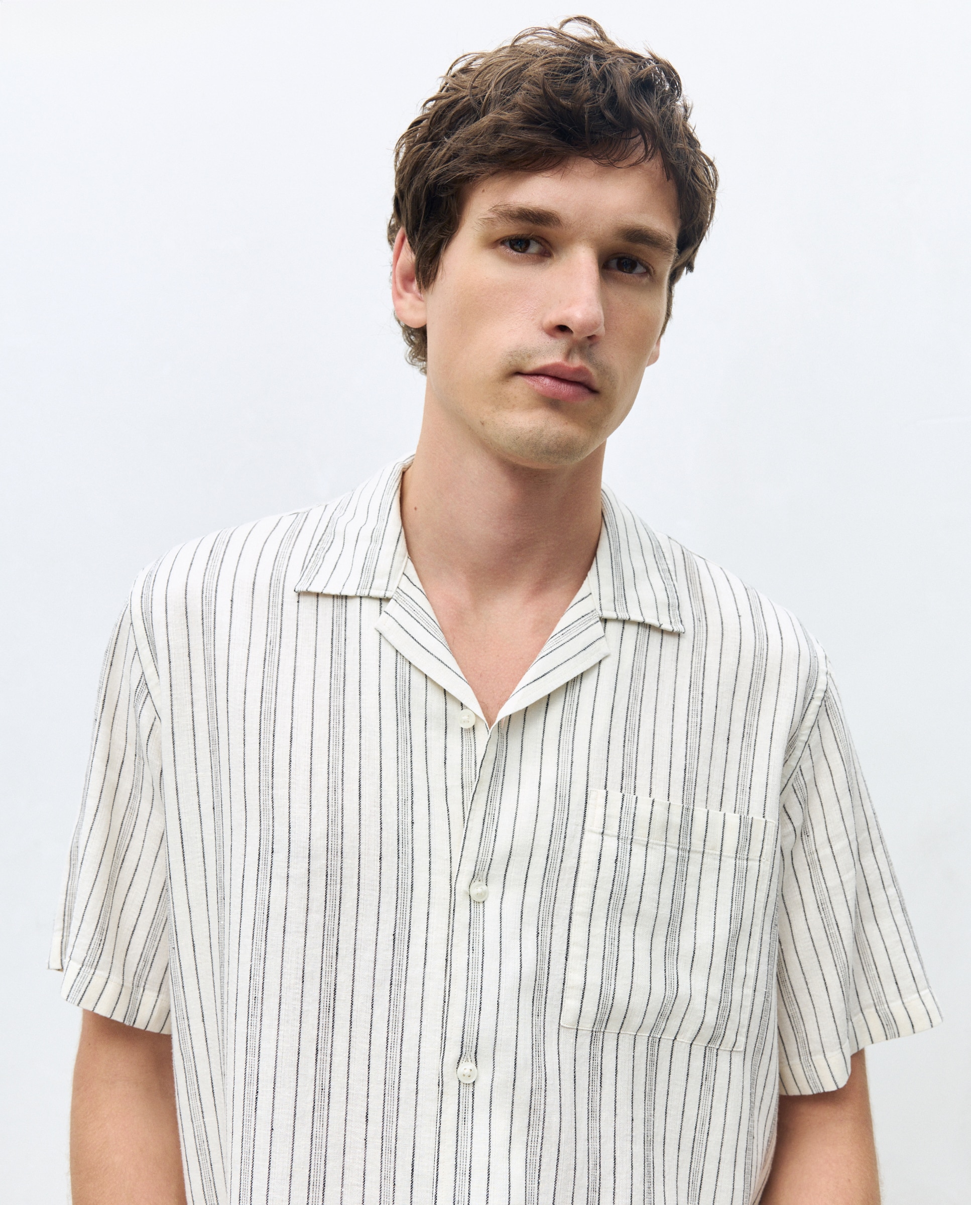 Camisa de Colarinho Bowling às Riscas Classic Fit com Manga Curta 120 Cru-1