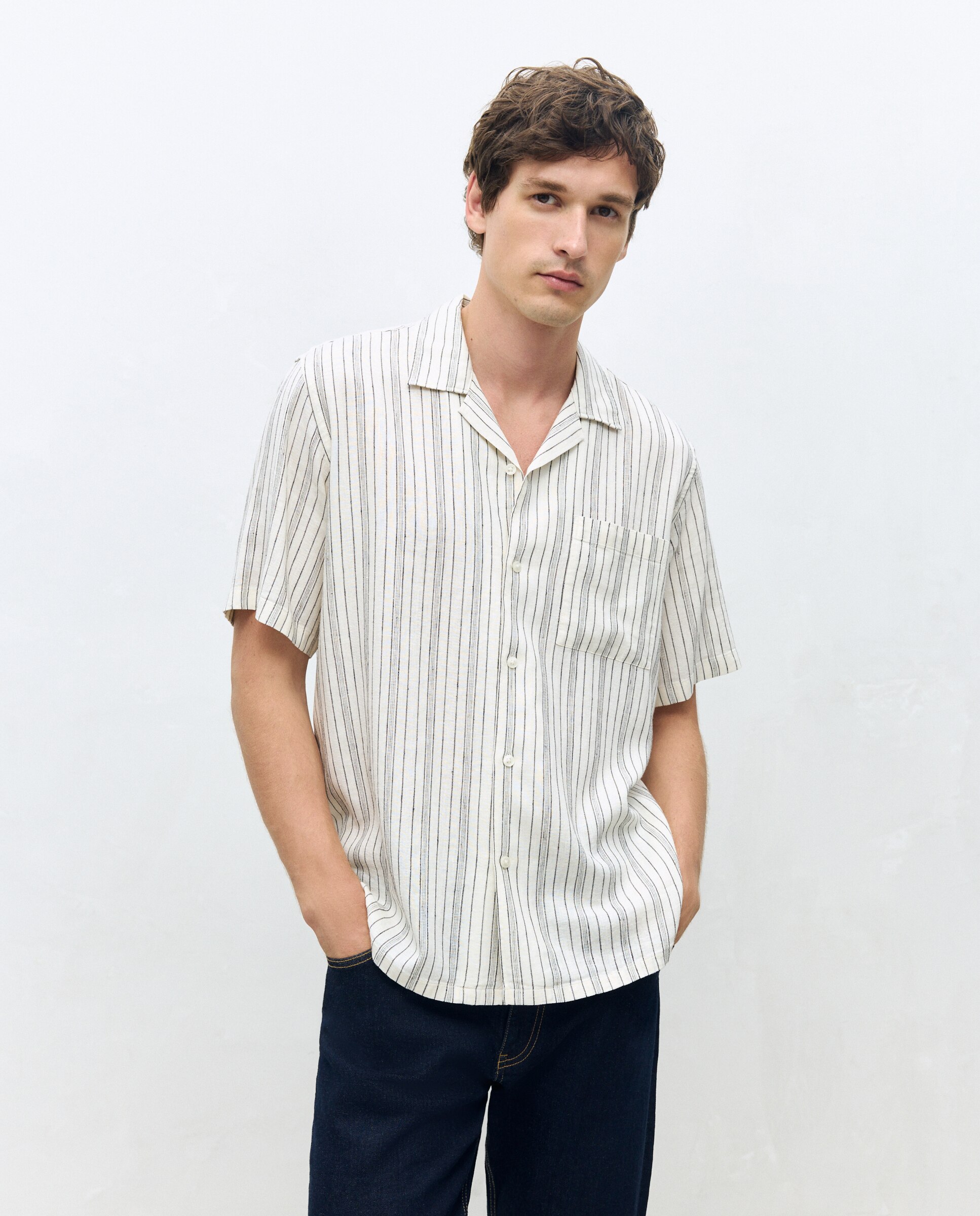 Camisa de Colarinho Bowling às Riscas Classic Fit com Manga Curta 120 Cru-2
