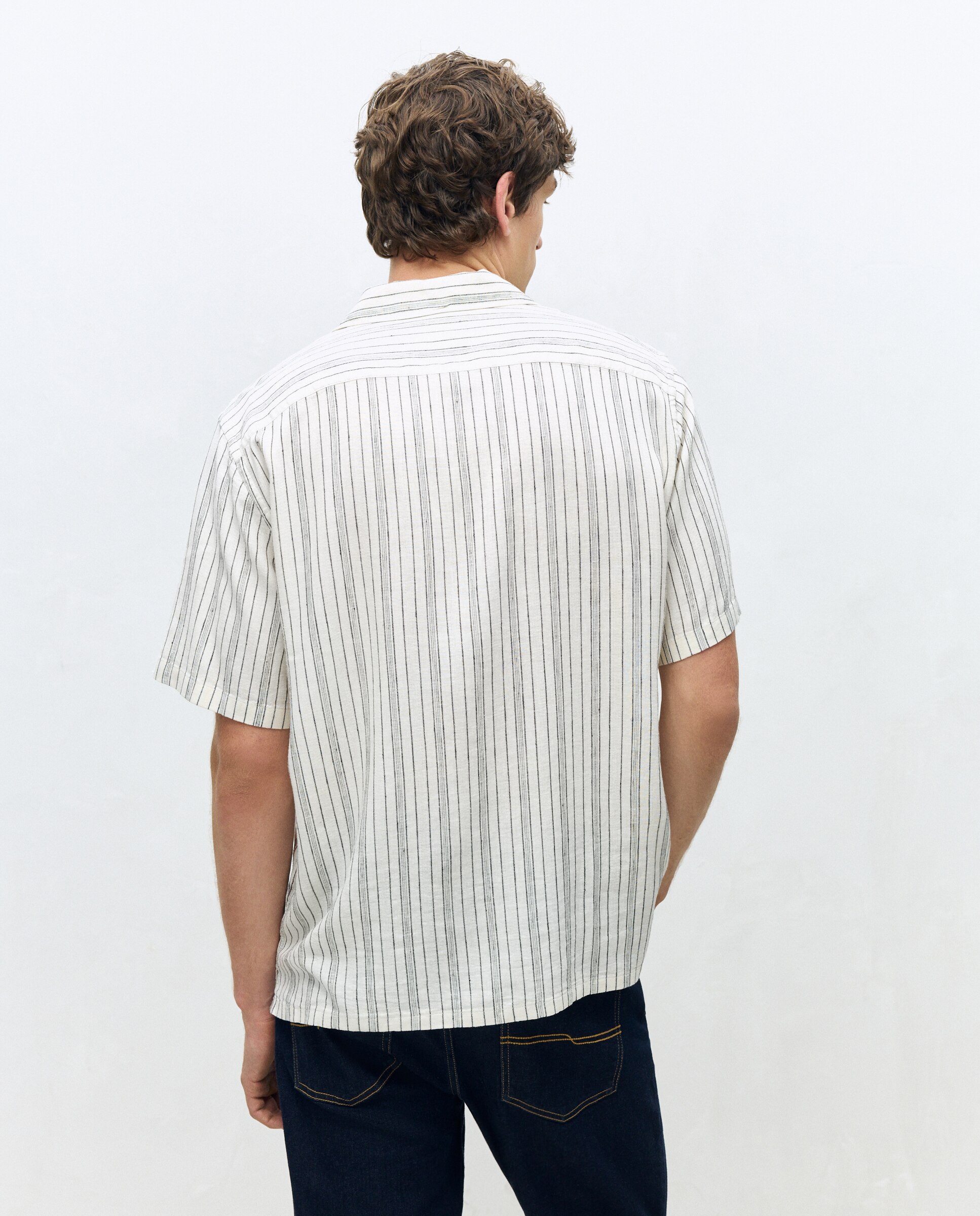 Camisa de Colarinho Bowling às Riscas Classic Fit com Manga Curta 120 Cru-4