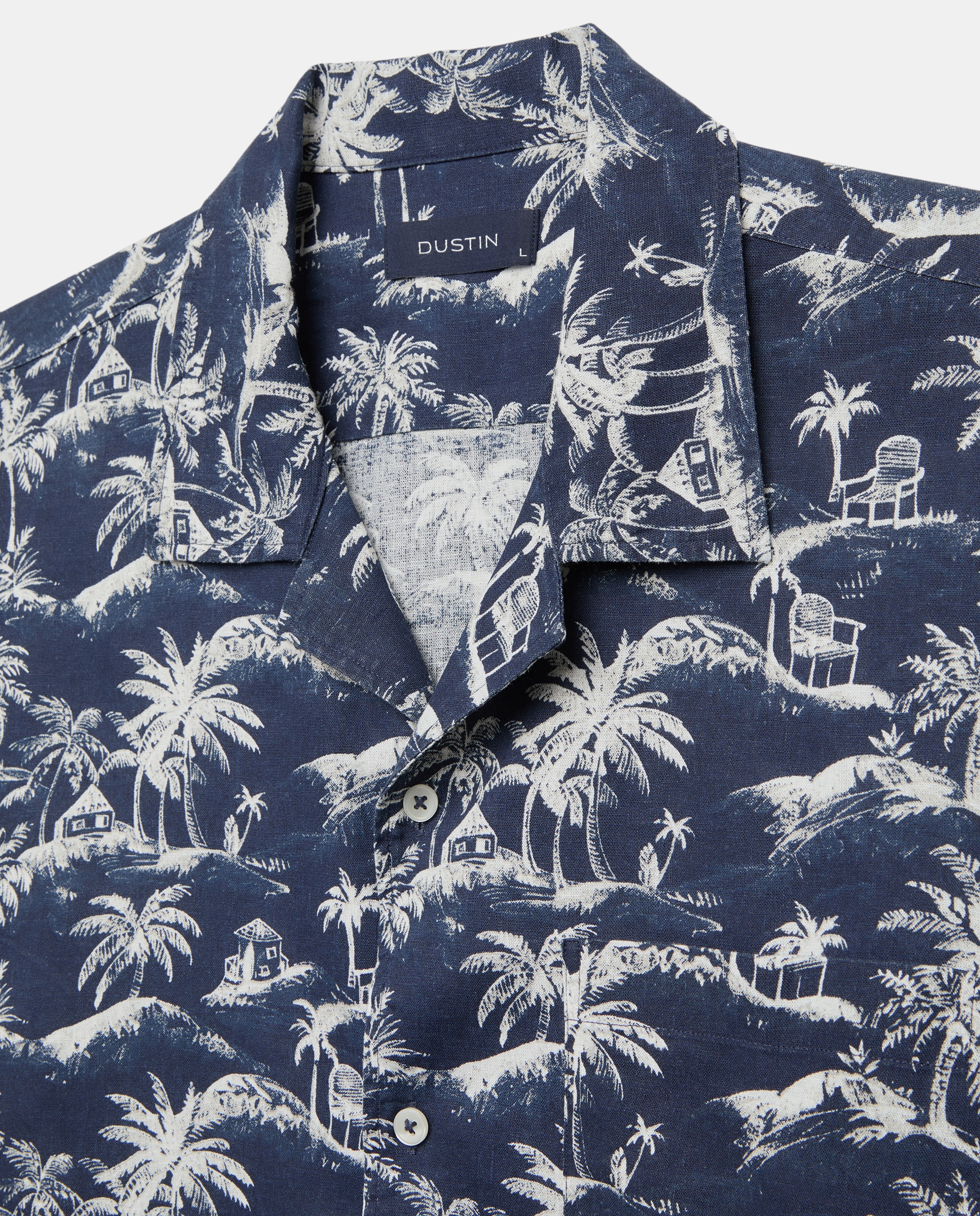 Camisa Classic Fit com Estampado de Palmeiras, Manga Curta e Colarinho Bowling. Azul-6