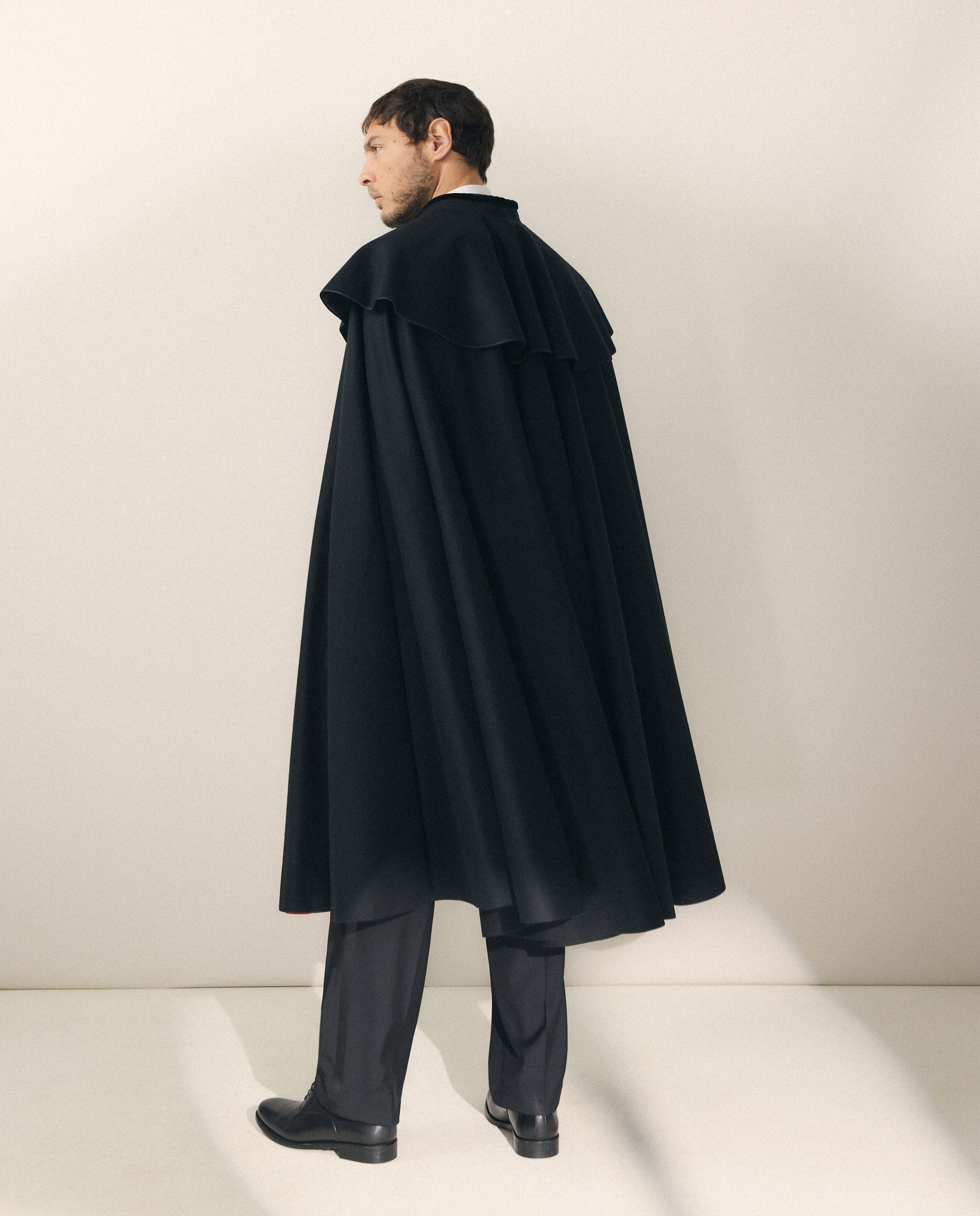 Capa Espanhola de Lã-Caxemira Preto-3