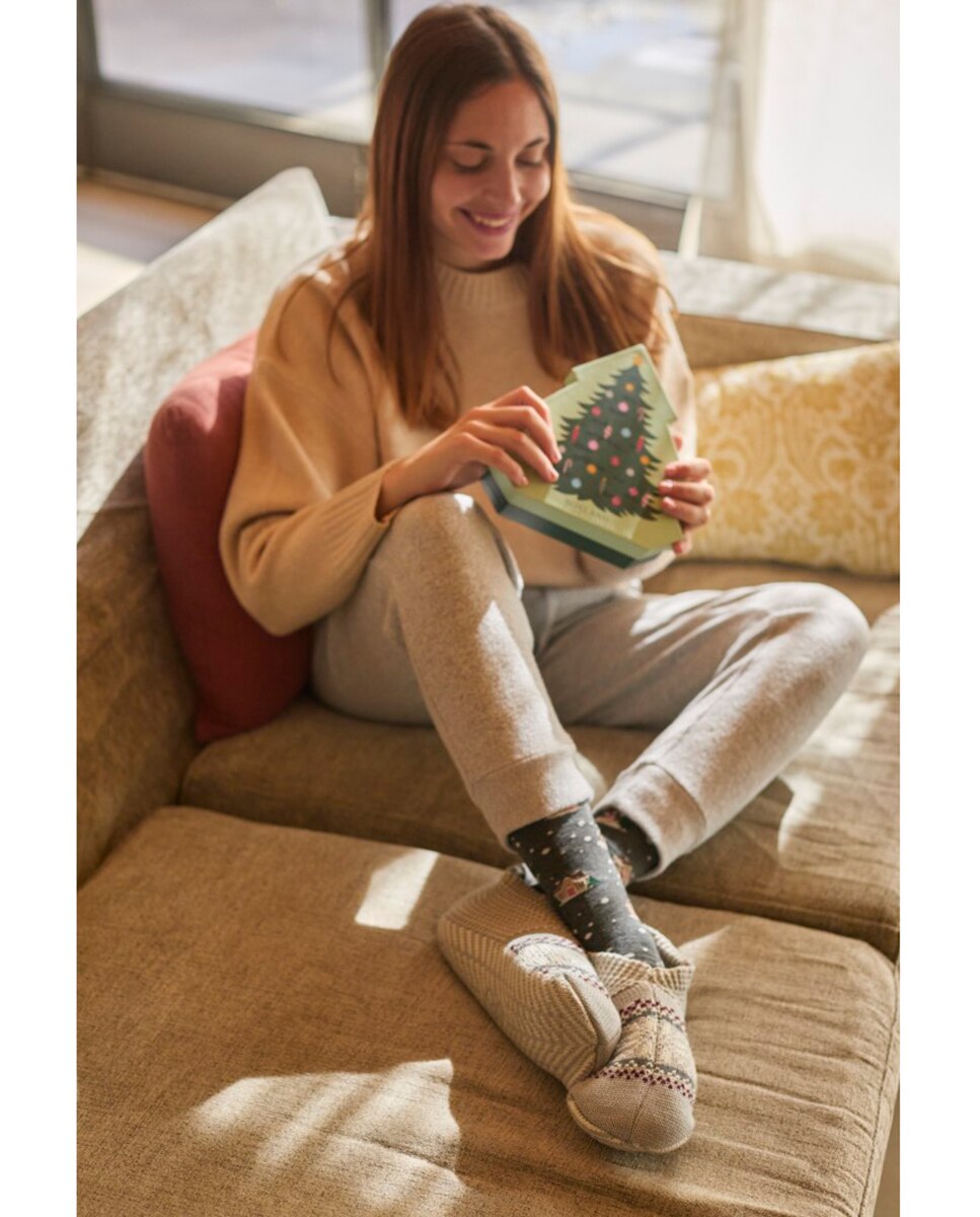 Caixa Metálica Musical Natal com Pack de Três Pares de Meias com Fantasia Multicolor-5