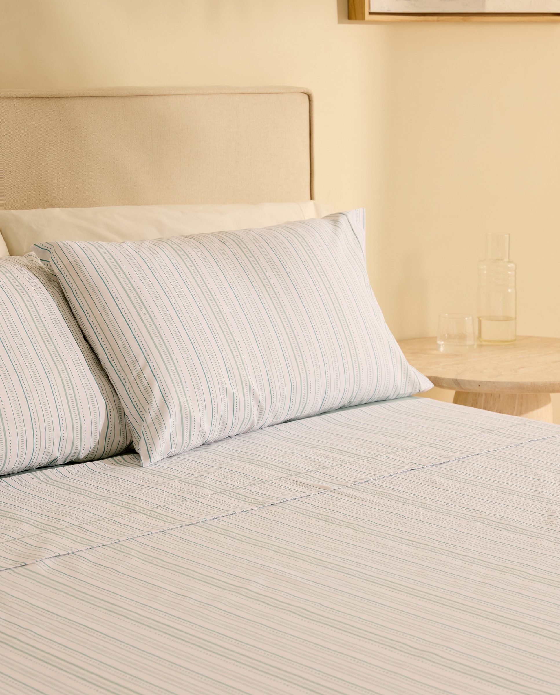 Imagen 0 de Juego de sábanas con bajera Andrea