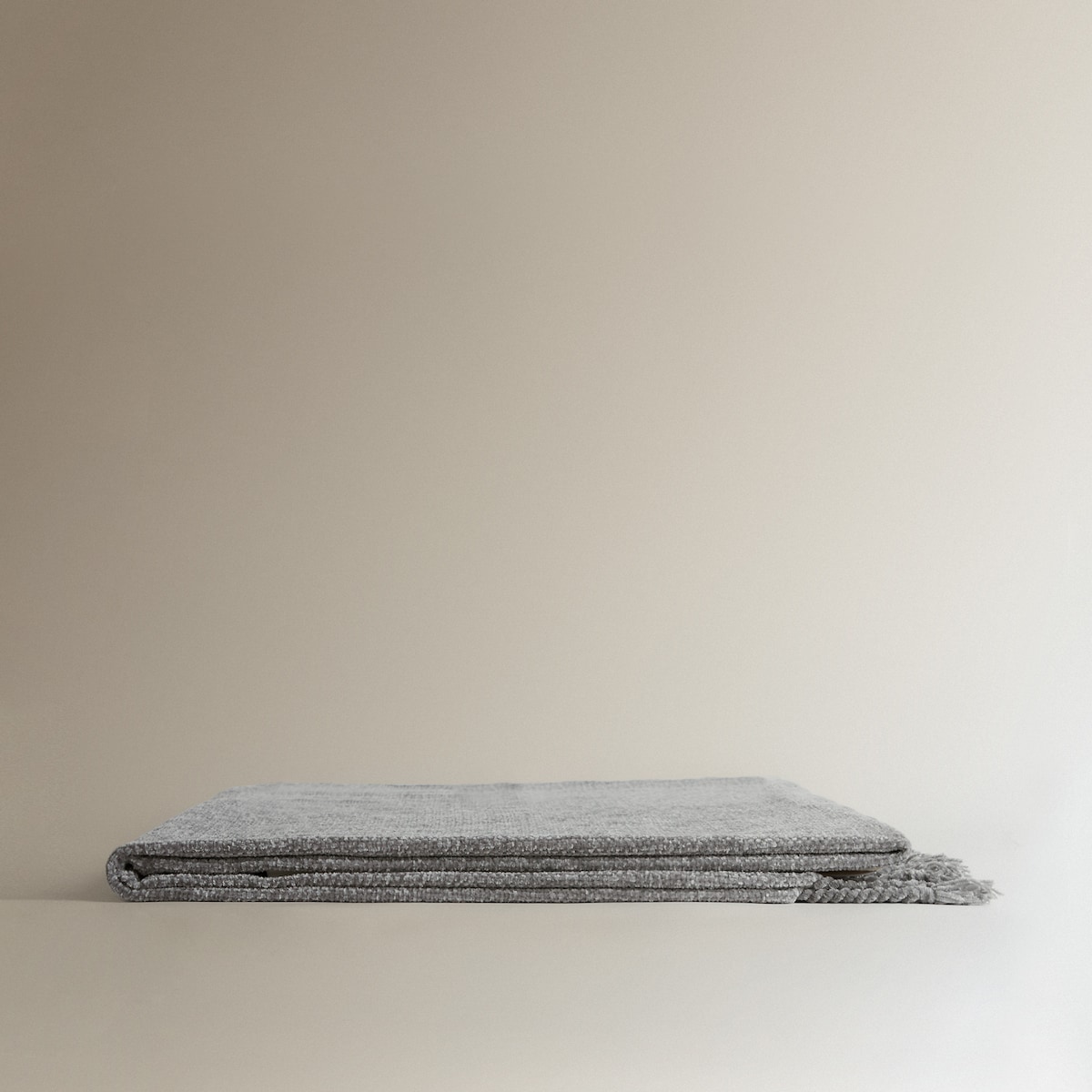 Manta decorativa Chenilla Lisa Basics El Corte Inglés Gris-2