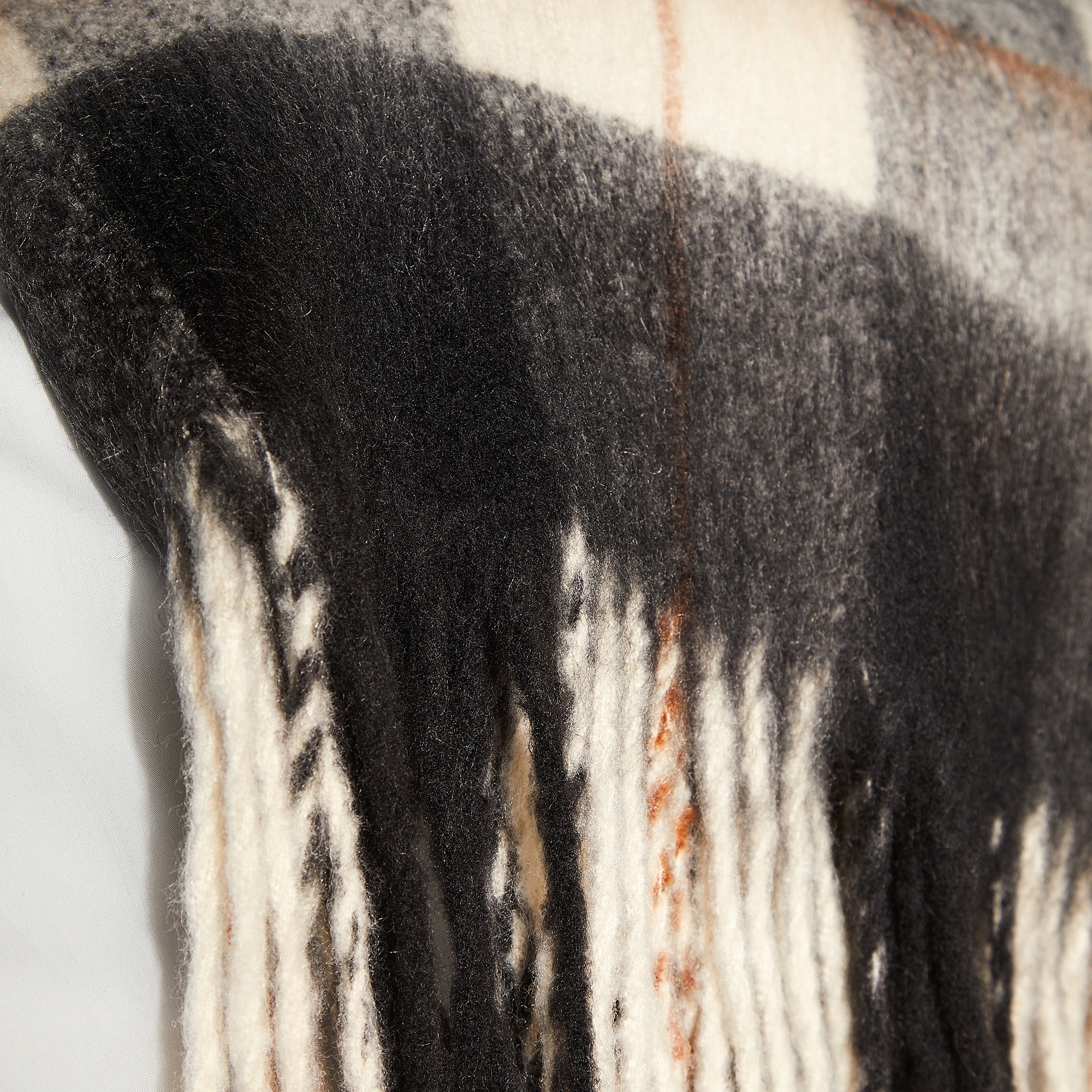 Manta Decorativa Filt Preto-3