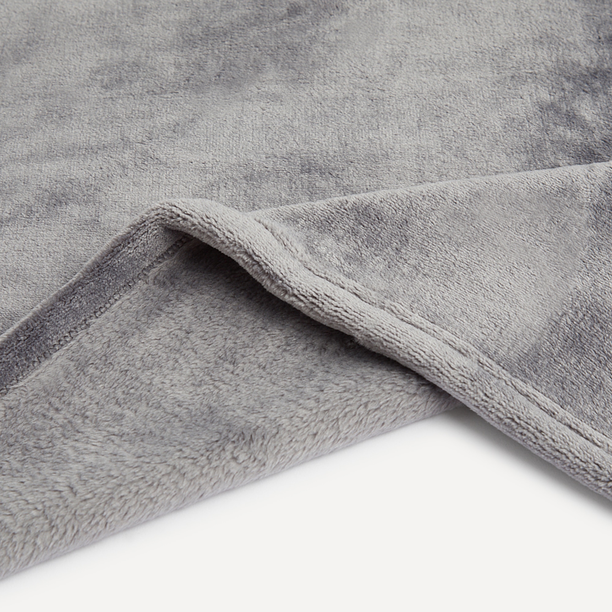 Manta de cama Lisa New Basics El Corte Inglés Gris-2