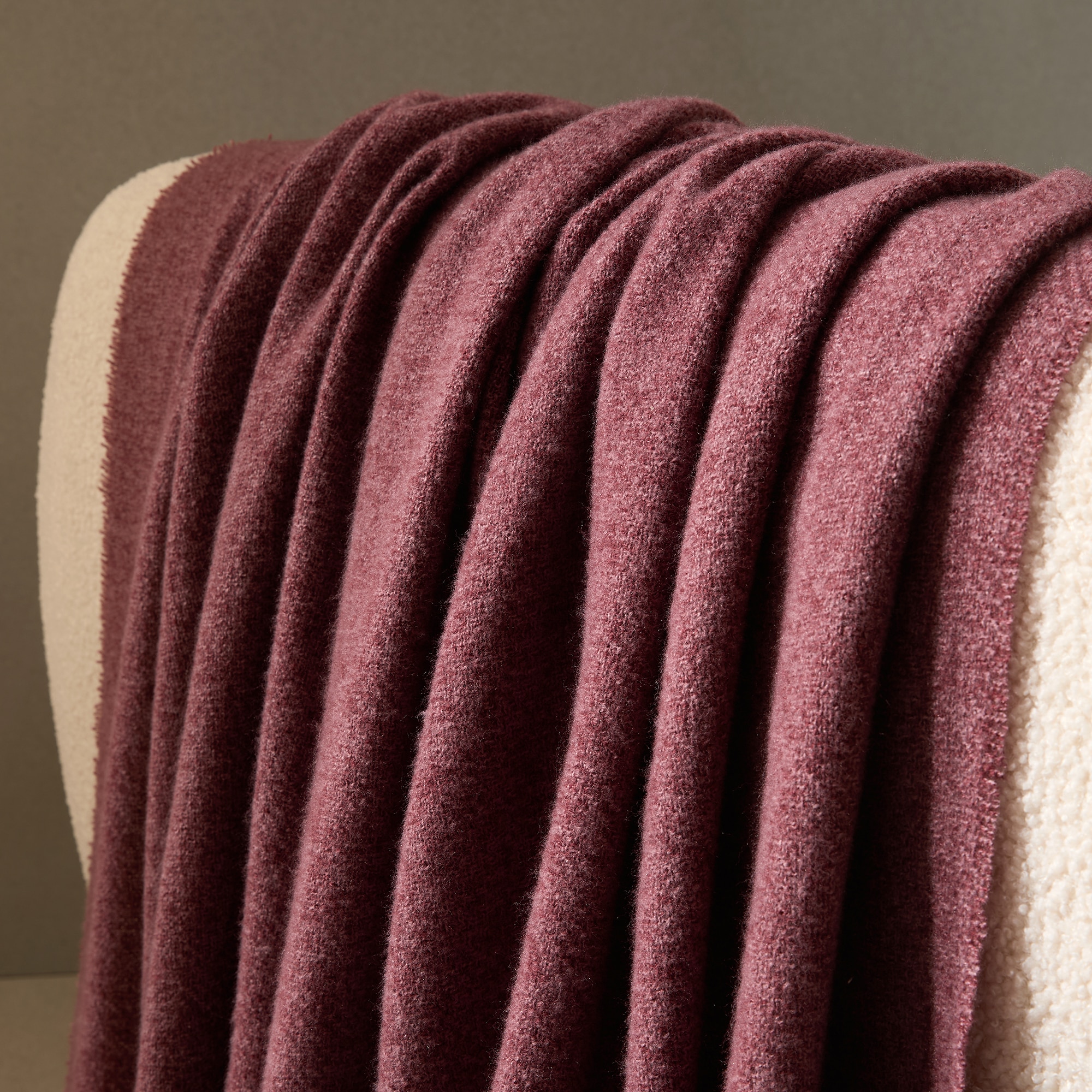 Manta Decorativa Biel Roxo-3