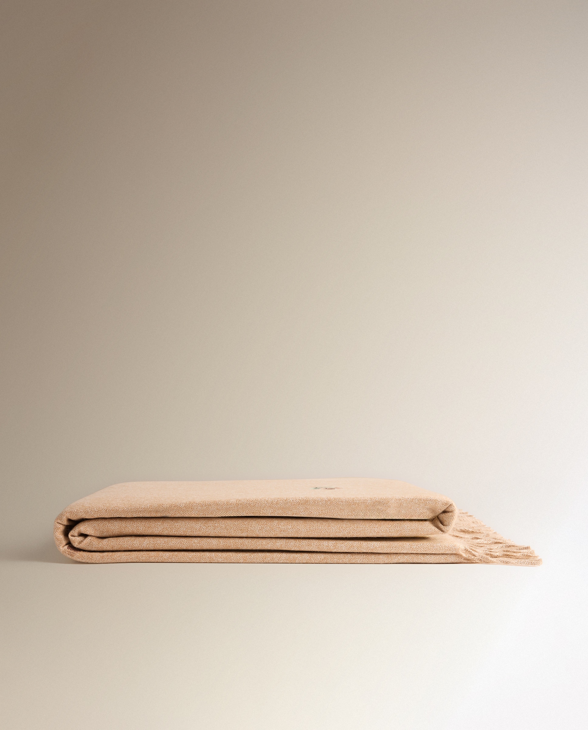 Manta decorativa Monic Bege-2