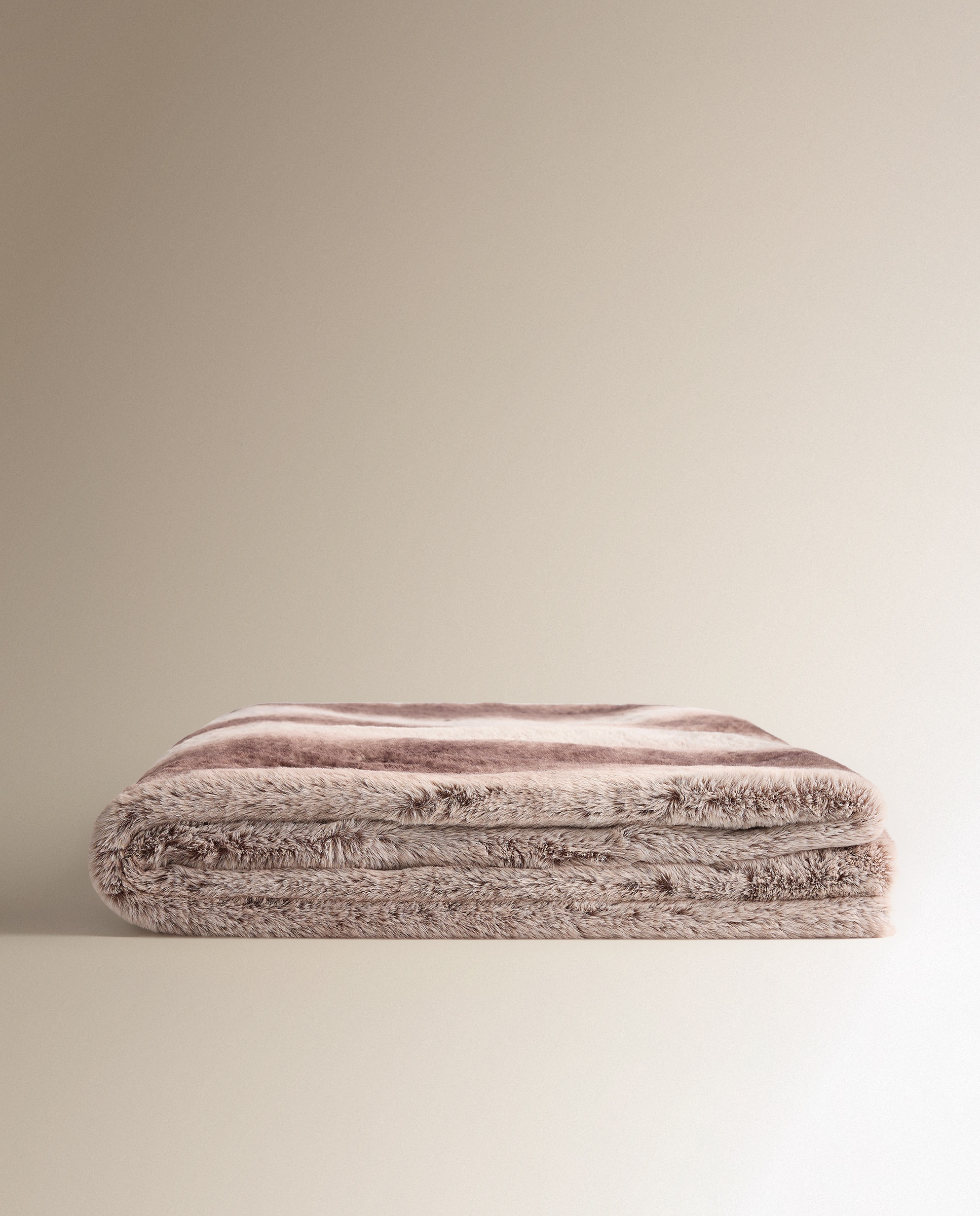 Manta decorativa Nova Taupe-2