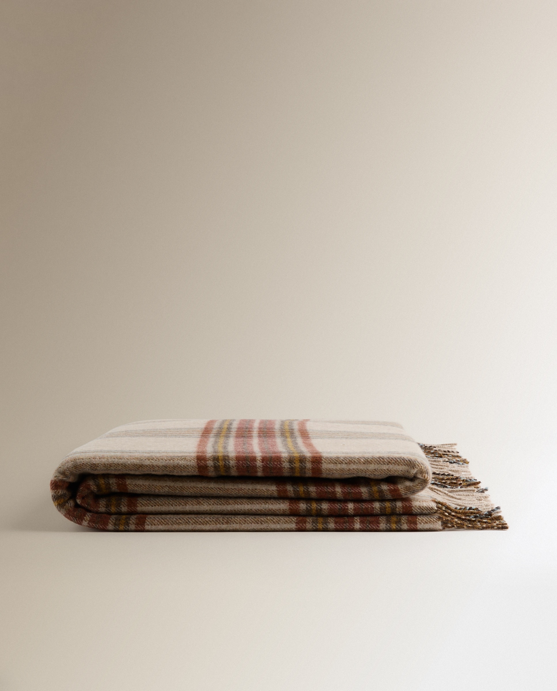Imagen 2 de Manta decorativa lana y cashmere Coira - Granate 140 x 190 cm Granate