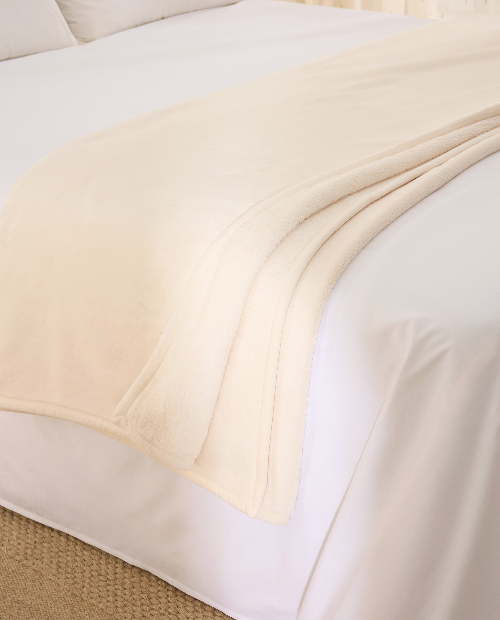 Imagen 0 de Manta de cama extra suave Corviglia Crudo