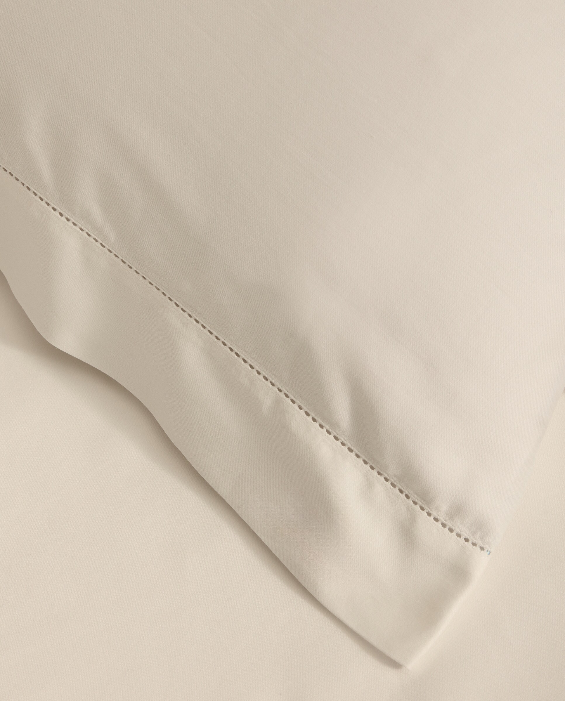 Imagen 3 de Funda de almohada Algodón Satén 300 hilos El Corte Inglés - Crudo 45 x 155 cm Crudo