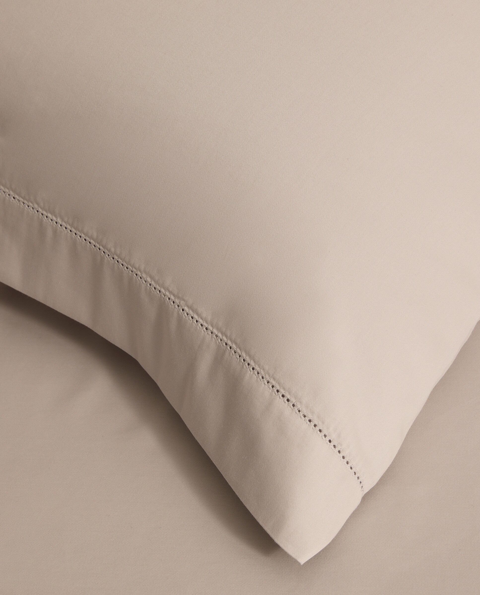 Imagen 3 de Funda de almohada Algodón Satén 300 hilos El Corte Inglés - Plata 45 x 75 cm Plata
