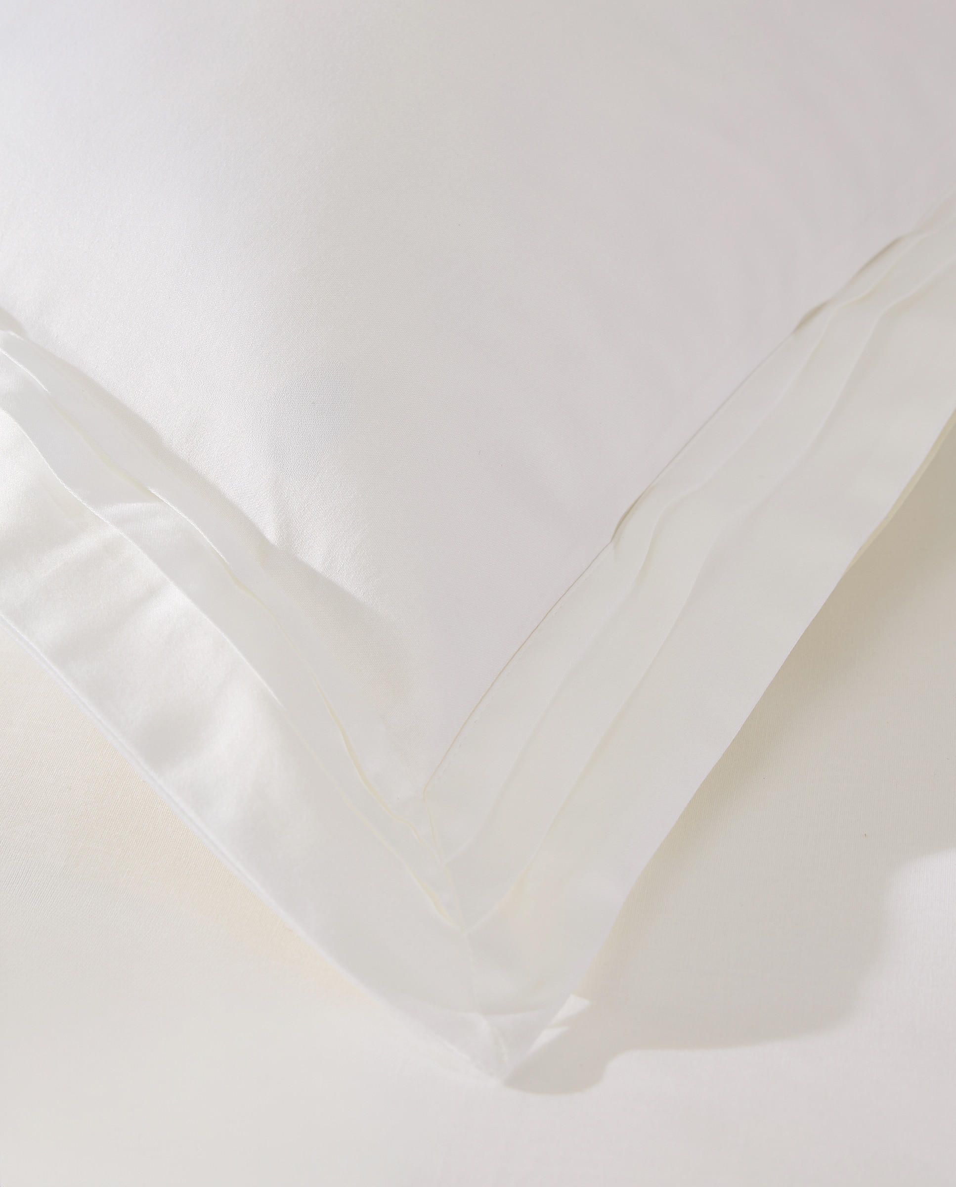 Capa de Almofada Suave em Cetim de Algodão Egípcio Milan - 600 fios Branco-3