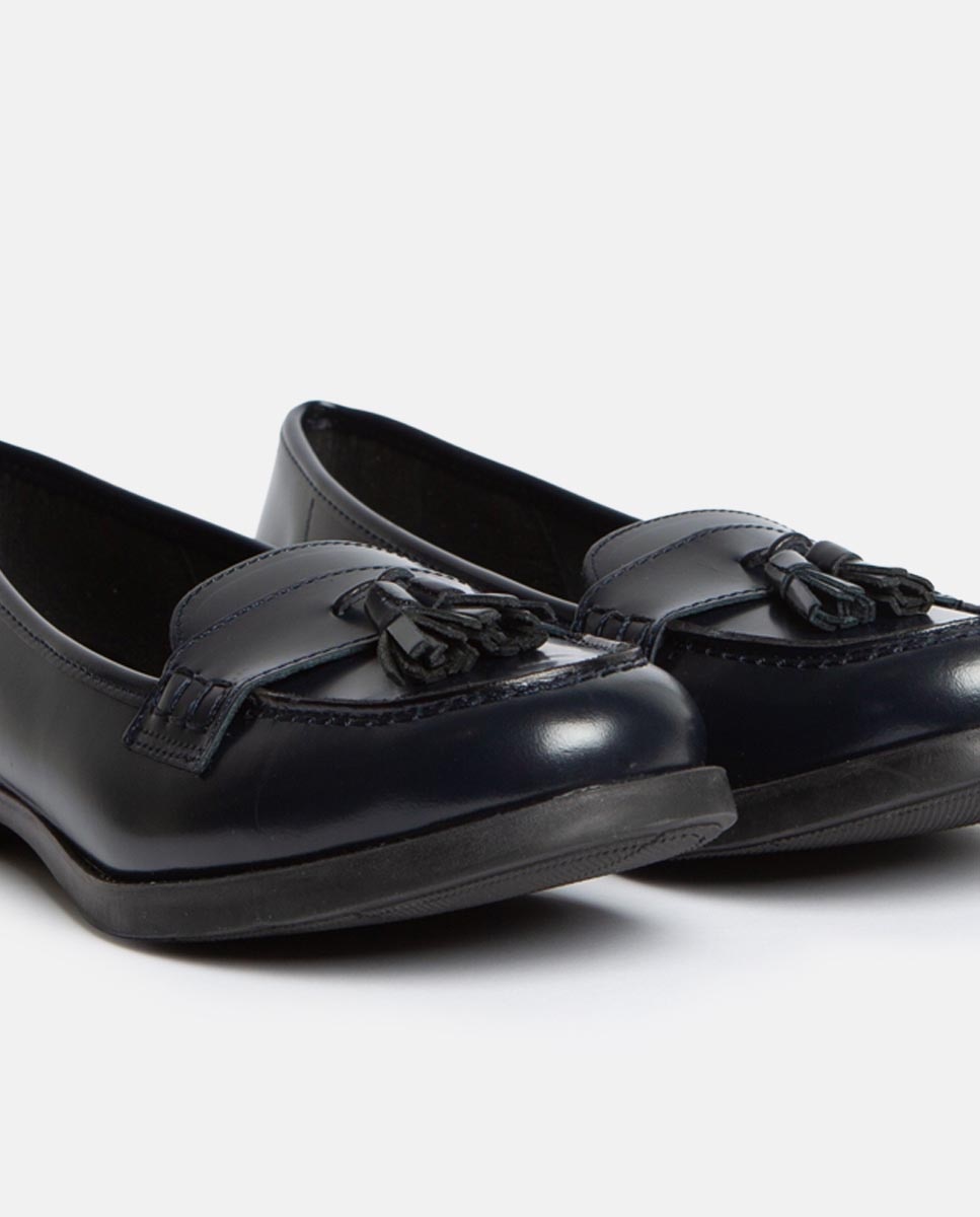 Mocassins em Pele com Detalhe de Borlas e Sola de Borracha ZGirls Azul-marinho-4
