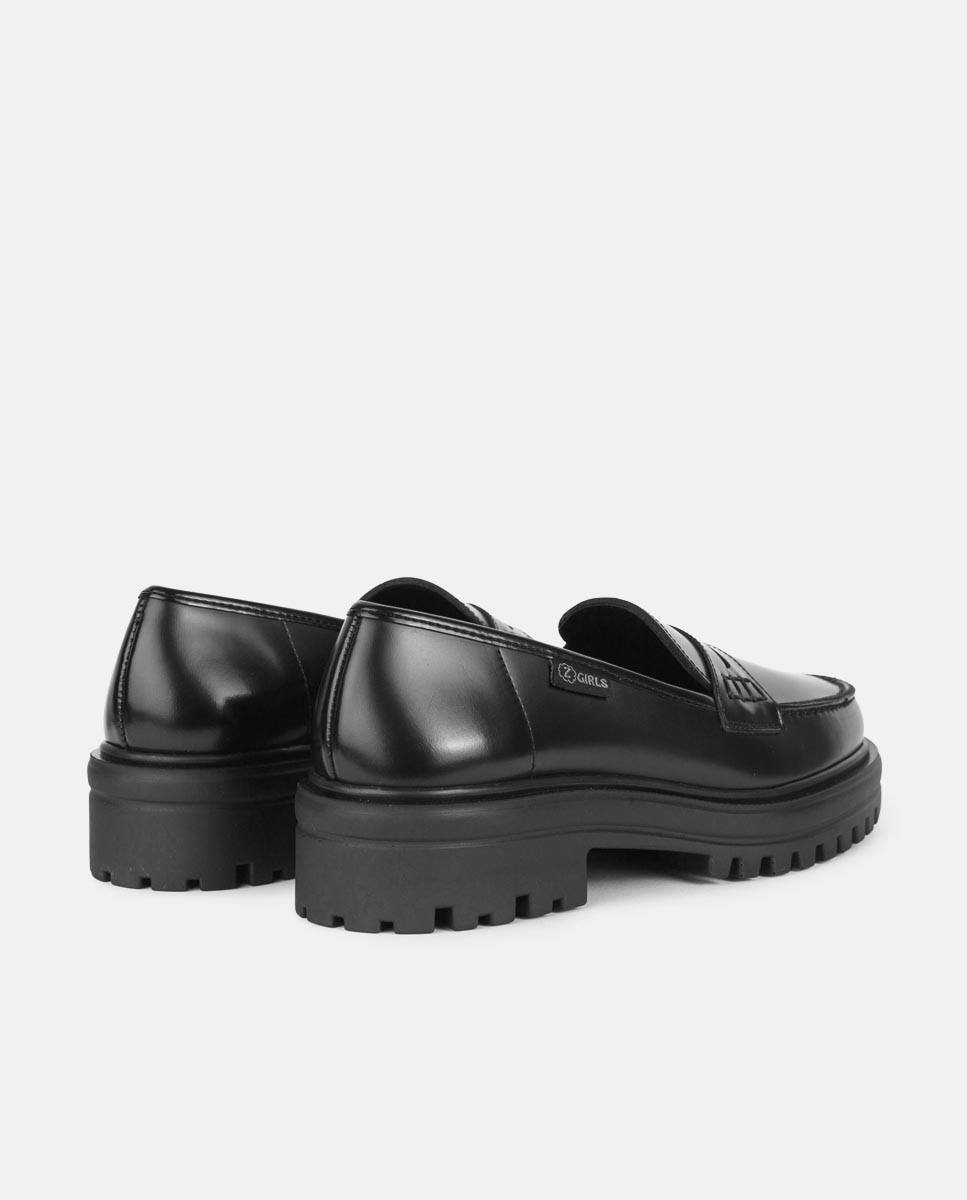 Mocassins em Pele com Detalhe de Travessão e Sola de Borracha ZGirls Preto-4