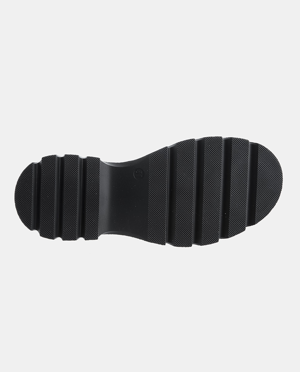 Mocassins com Detalhe Metálico, Sola Track e em Pele Pablosky Preto-6
